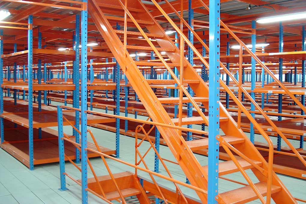 Mezzanine Floor with Smooth Steel Planks